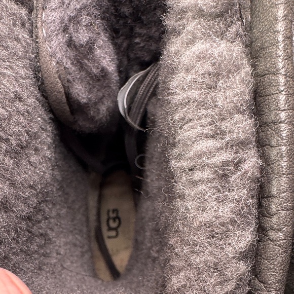 Like New UGG Women's Adirondack III Short Waterproof Winter Snow Boots Gray sz 8 - Picture 9 of 16